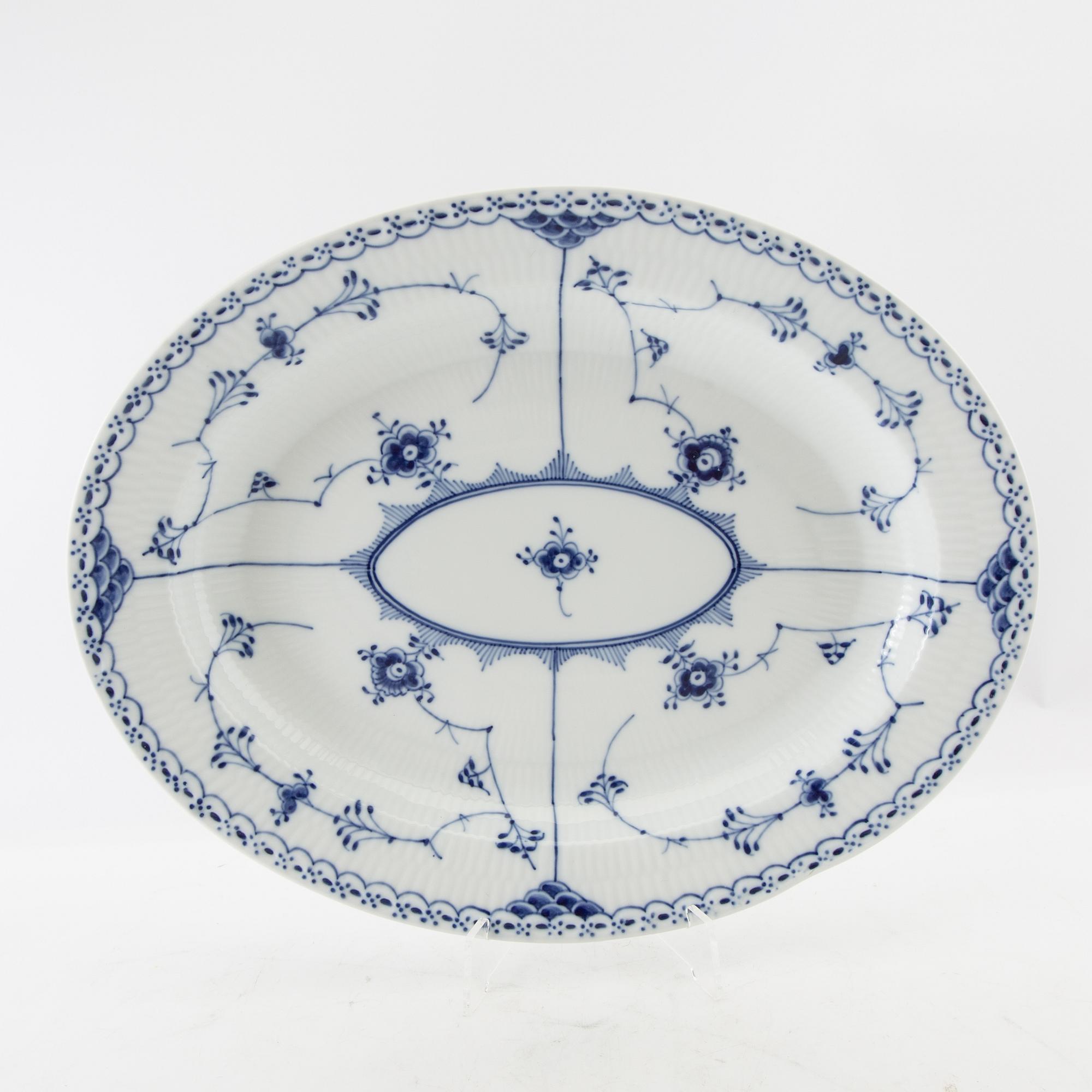 Royal Copenhagen, servis, 92 delar, "Musselmalet halvblonde" , Royal Copenhagen, Danmark.