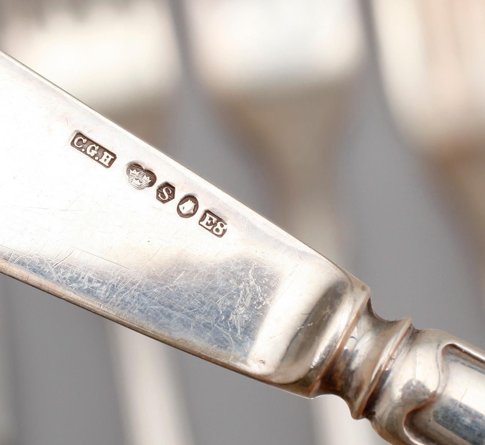 BESTICK, 23 delar, silver, bl a CG Hallberg, modell svensk spets. Total vikt inklusive rostfria blad 1233 gram.