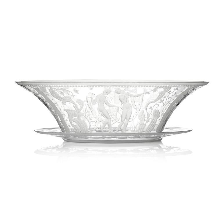 Simon Gate, an engraved Swedish Grace glass bowl on a plate, Orrefors, Sweden 1926, model 147.