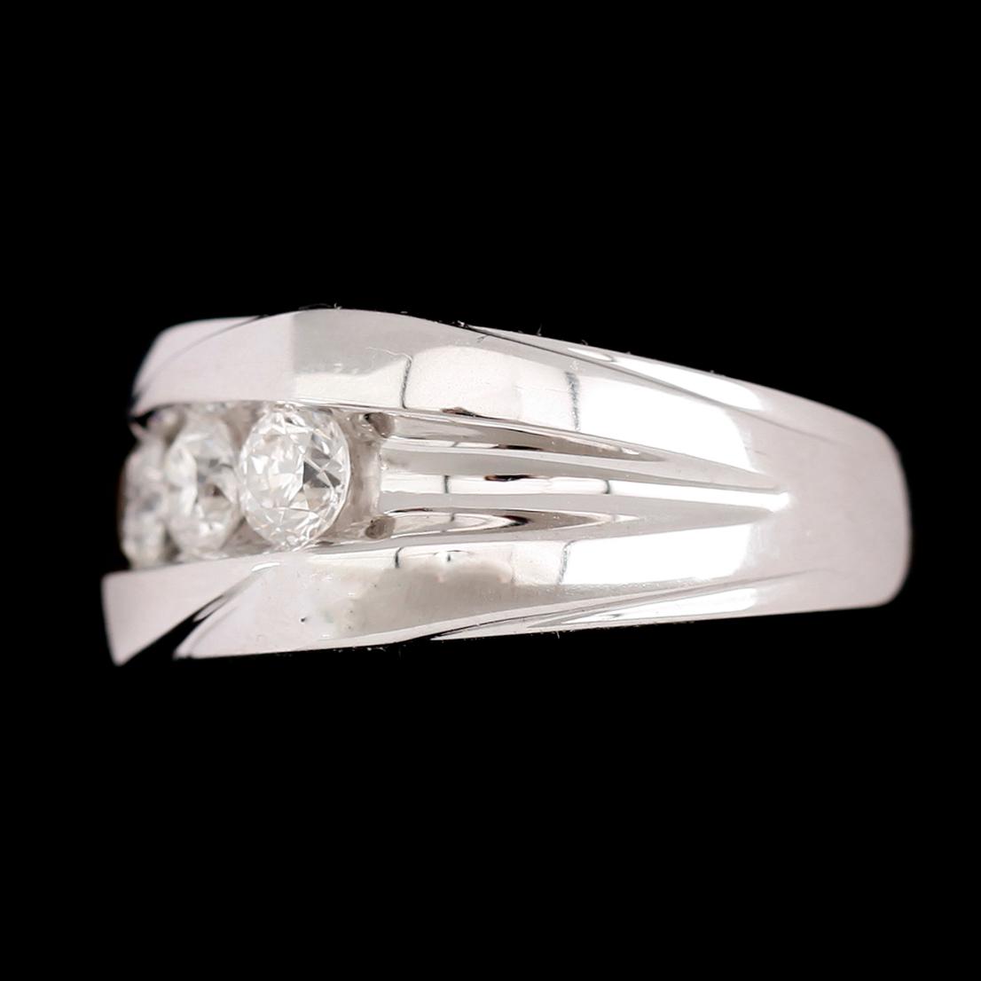 RING, 14 k vitguld, briljantslipade diamanter tot ca 1.00 ct.