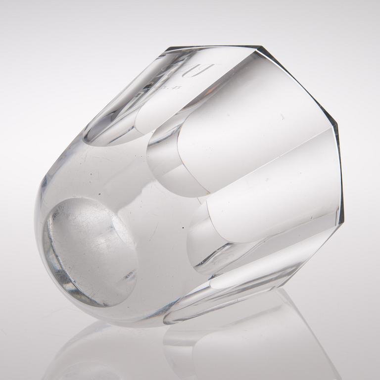 A glass vase signed G. Hongell Karhula -45.