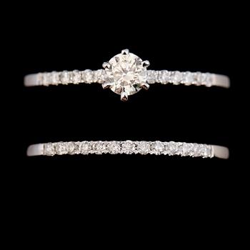 RINGAR, 2 st, 14K vitguld, diamanter tot ca 0.50 ct.