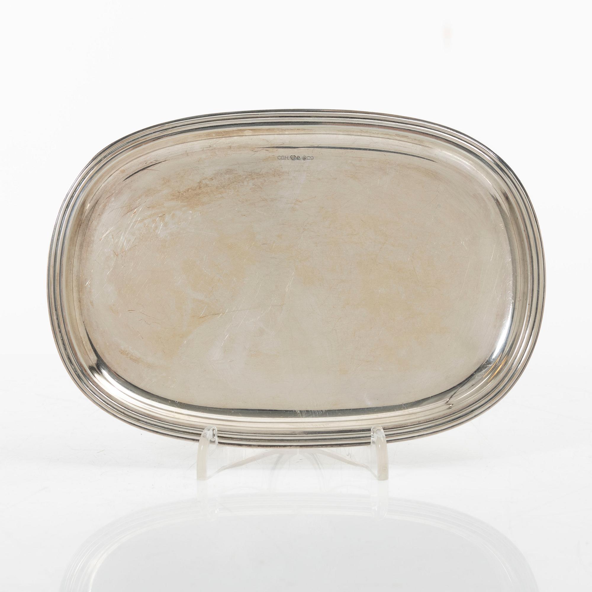 Tre delar silver, sockerskål, mjölkkanna och bricka. CG Hallberg 1953 & K & EC 1949.