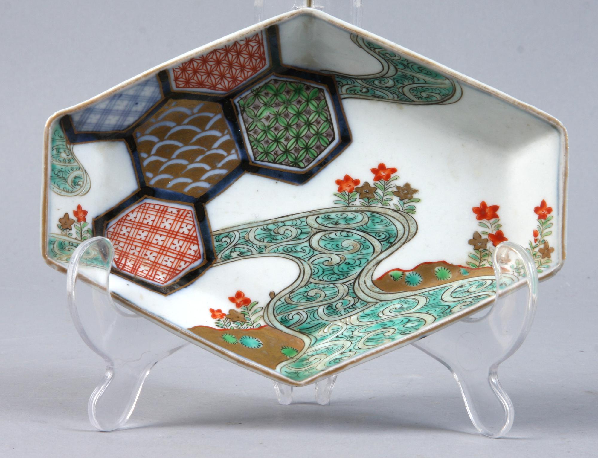 VAS samt FAT, stengods samt porslin, Japan, 1800/1900-tal.