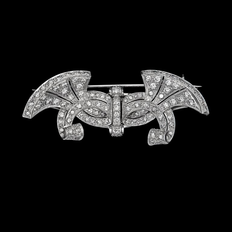 An Art Deco brilliant-cut diamond brooch.