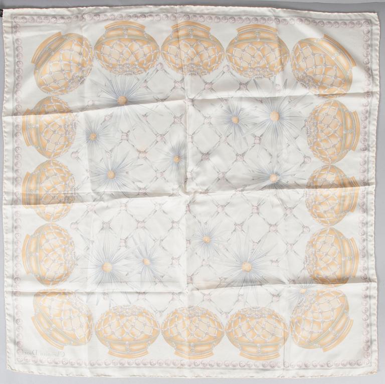 HUIVI, Christian Dior.