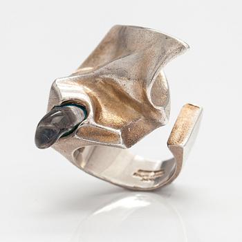 Björn Weckström, Ring "Varelsens öga", sterlingsilver och akryl. Lapponia 1974.