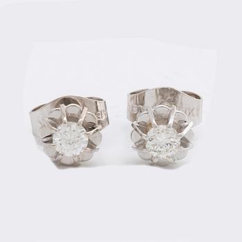 RING and EARRINGS 18K whitegold w brilliant-cut diamonds approx 0,40 ct in total.