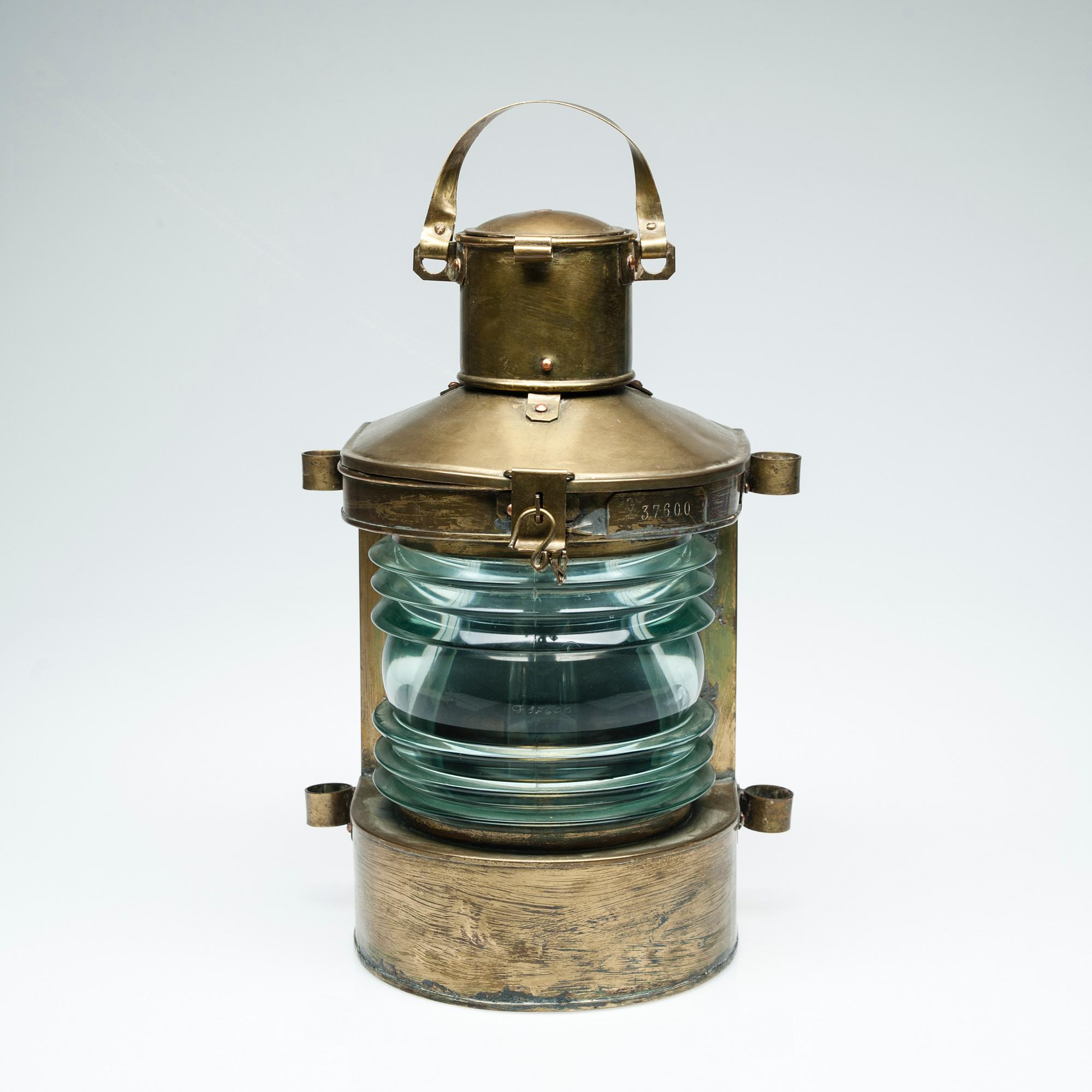 FOTOGENLAMPA / SKEPPSLYKTA, mässing och glas, marinstil, Tyskland 1900-talets första hälft.