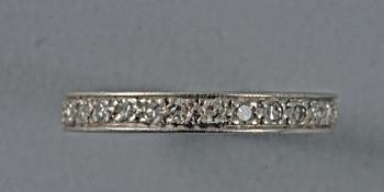 RING, helallians, vitguld  med briljanter, ostämplad.