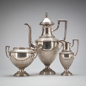 KAFFESERVIS, silver, 3 delar. August Johanson, Jönköping, 1900. Vikt ca 1130 g.