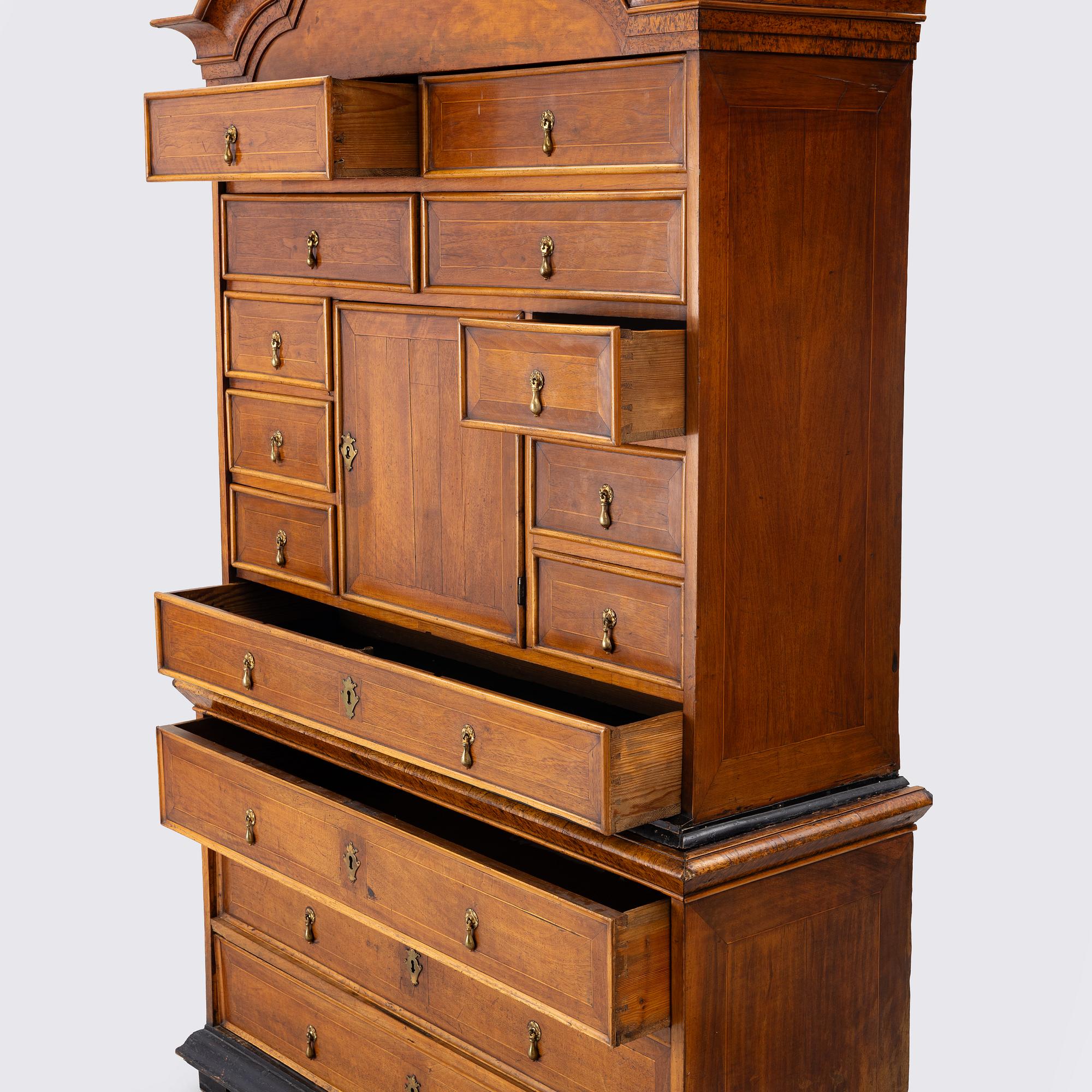 Cabinet, first half of  18th century.
