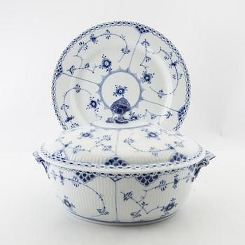 Royal Copenhagen, servis, 92 delar, "Musselmalet halvblonde" , Royal Copenhagen, Danmark.