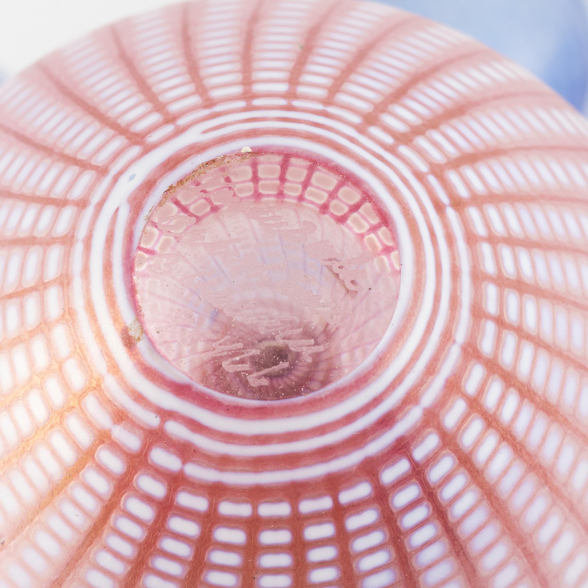 Bertil Vallien, vaser, 8 st, och Gunnel Sahlin, dekorationsfrukter, 4 st, Kosta Boda.