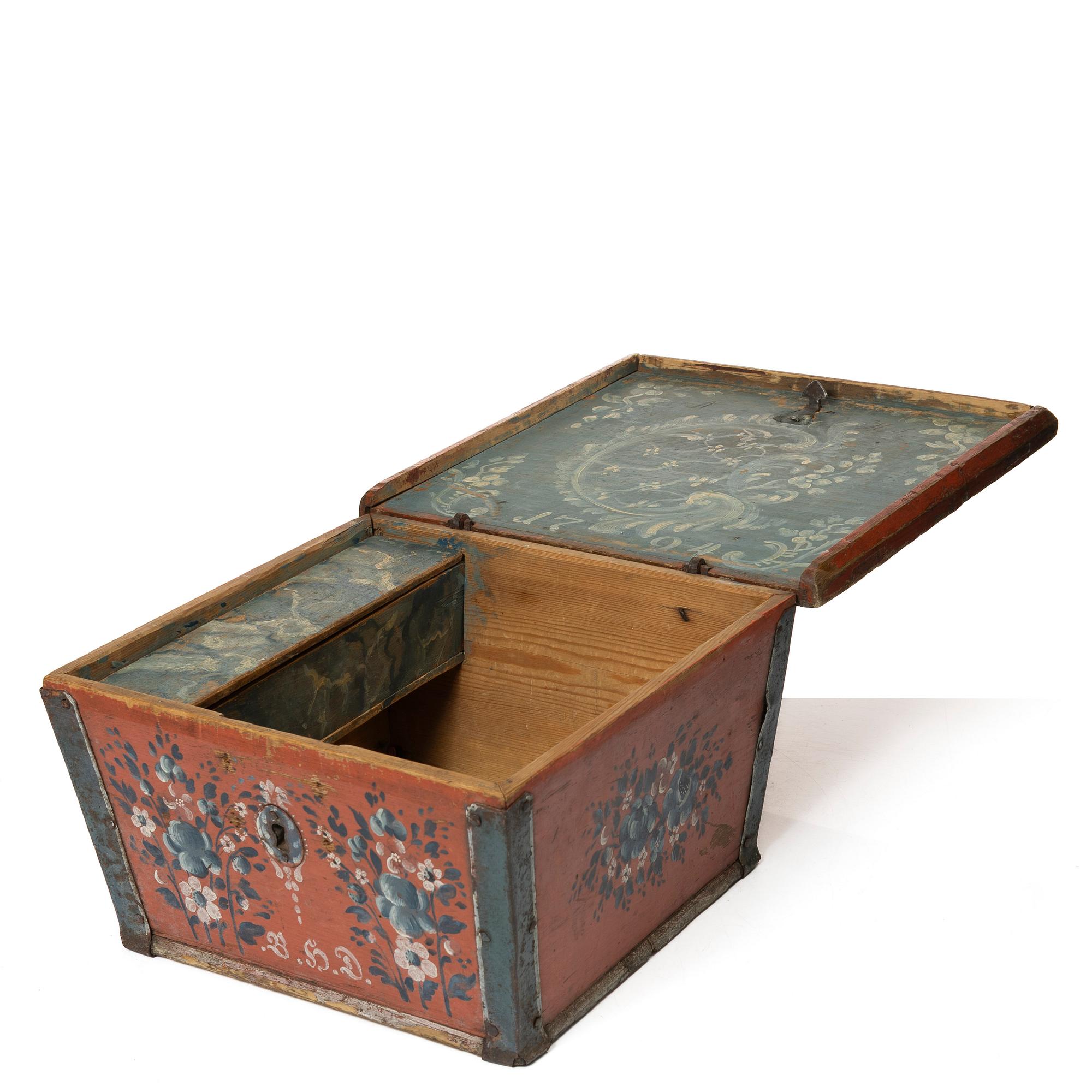 Skrin, allmoge, Jämtland. Märkt BHD och invändigt daterat 1794.