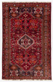 A Kashgai carpet, approx. 250 x 160 cm.