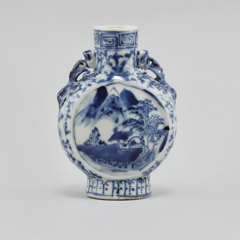 PILGRIMSKRUS, porslin, Kina, 1800-tal.