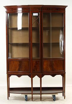 VITRINSKÅP, Engelsk stil, 1900-tal.