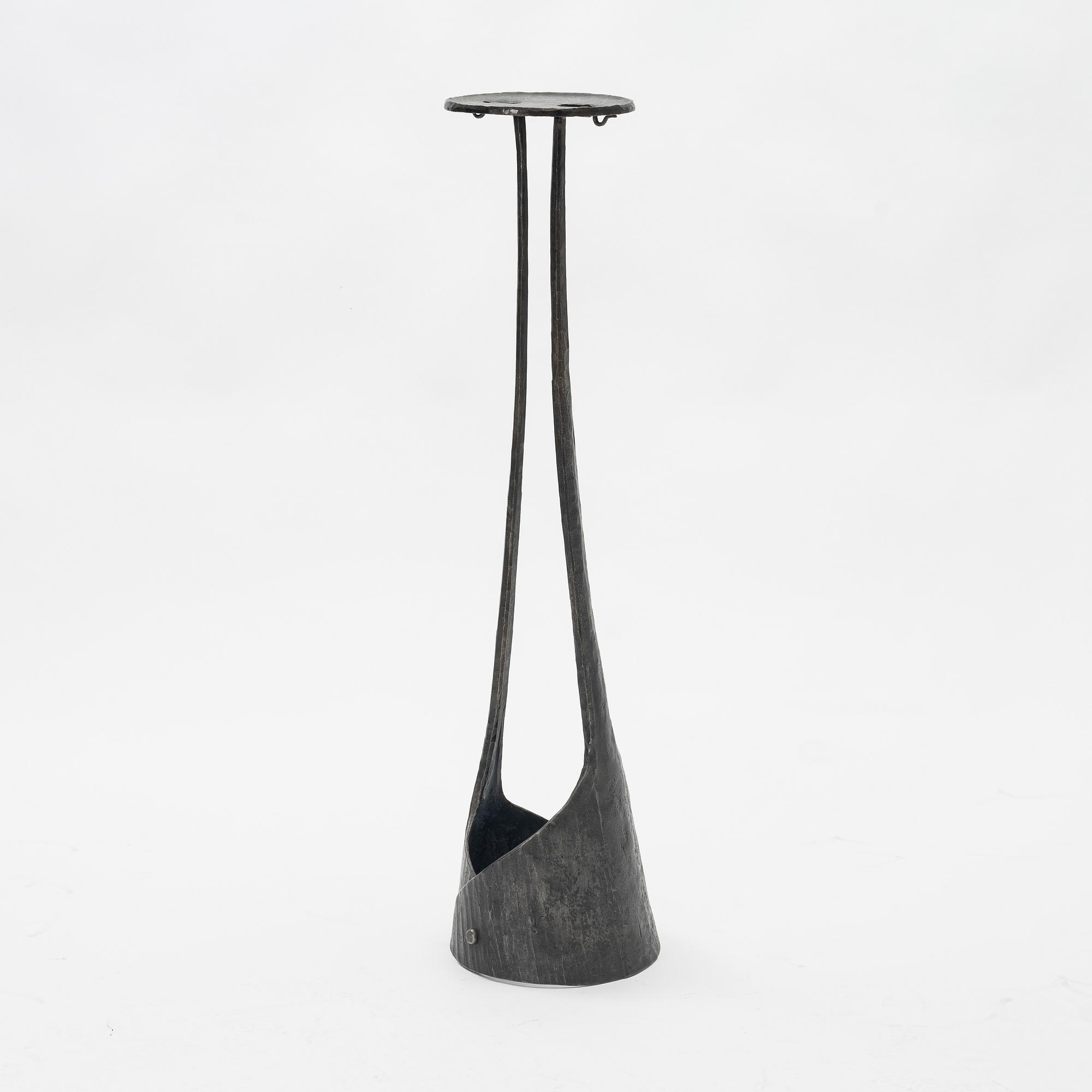 A cast iron pedestal, 20th century.