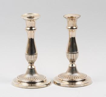 LJUSSTAKAR, ett par. Silver. Sheffield 1808.