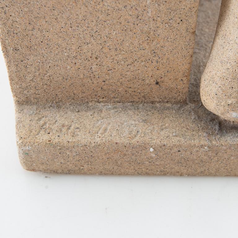 Okänd konstnär 1900-tal, skulptur Sittande barn.