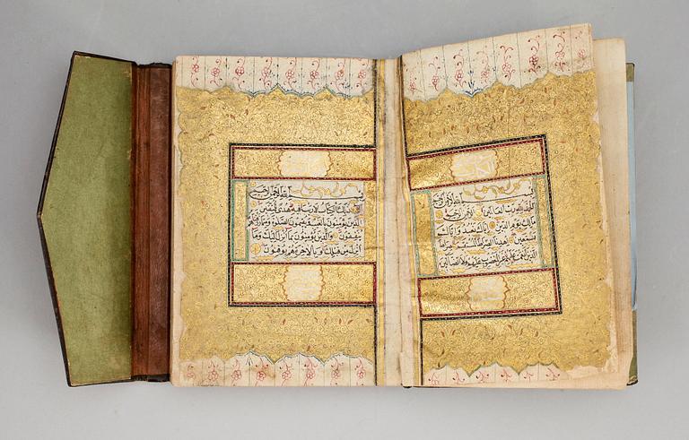 KORAN. Konstantinopel 1716. Höjd 15,5 x 11,5 cm.
