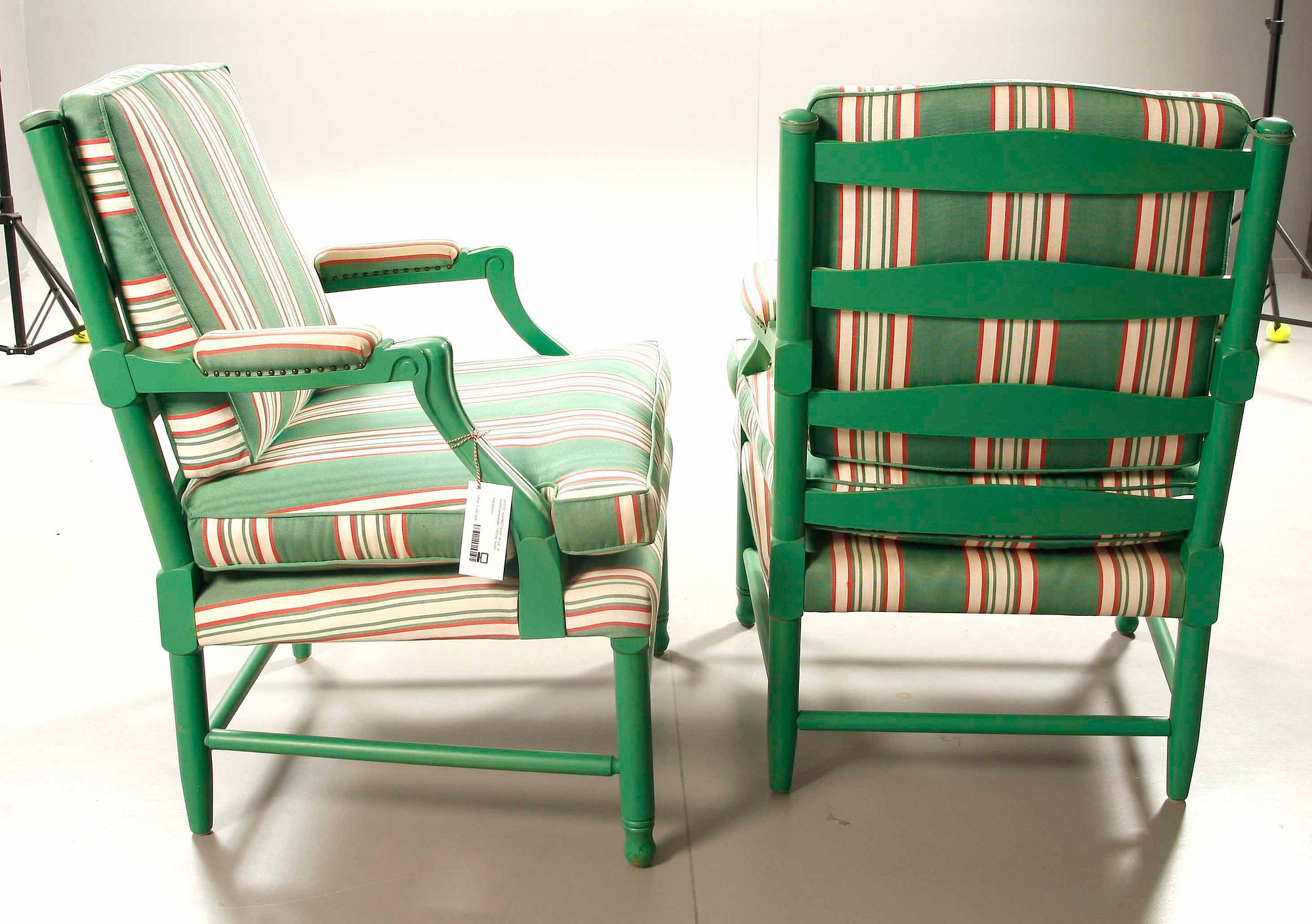 KARMSTOLAR, ett par. sk Gripsholmsfåtöljer. 1900-tal. Norell.