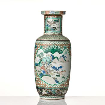 A famille verte roleauvase, Qing dynasty, 19th Century.