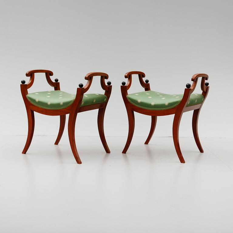 TABURETTER, 1 par, Karl Johan, 1800-talets första hälft.