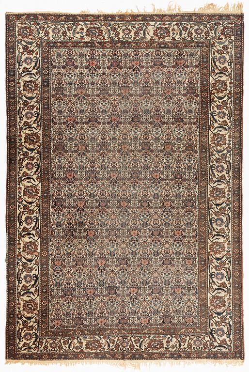 A Heris carpet, 305 x 205 cm.