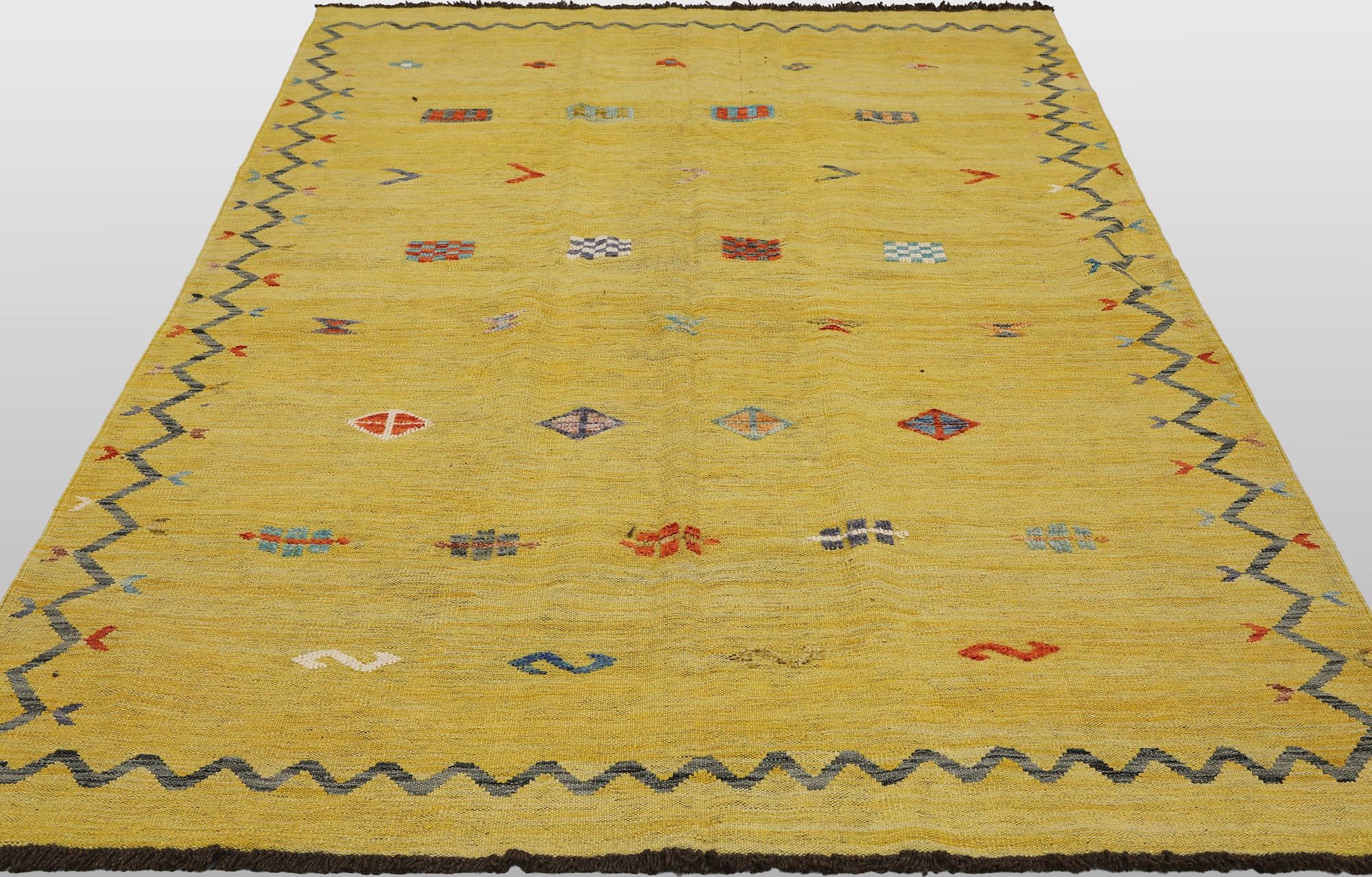 A Kelim carpet, 247 x 177 cm.