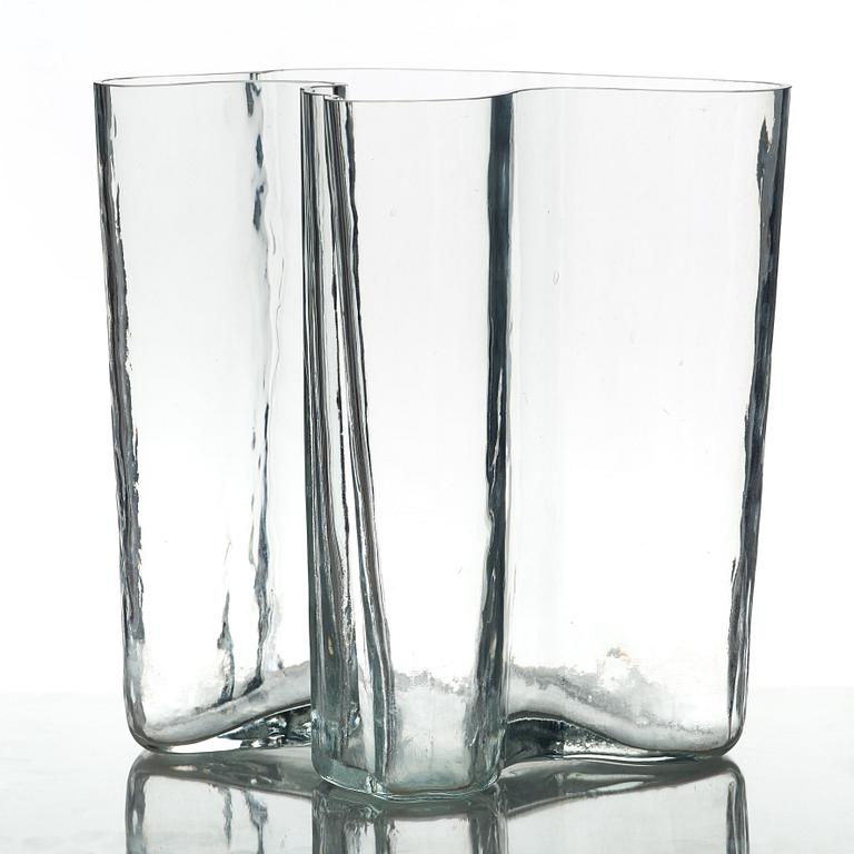 Alvar Aalto, a clear glass vase, Iittala, Finland 1950-60´s, model 3031.