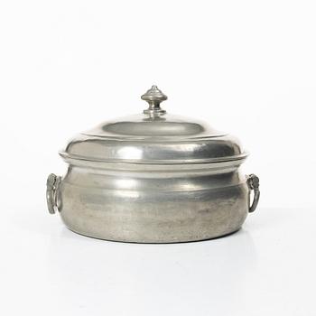Porridge bowl with lid by Martin Moberg, Jönköping, 1785.