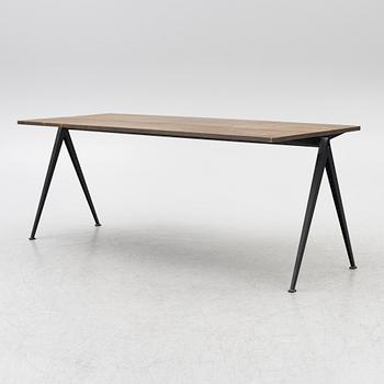 Friso Kramer, matbord, "Pyramid 02", HAY, Danmark.