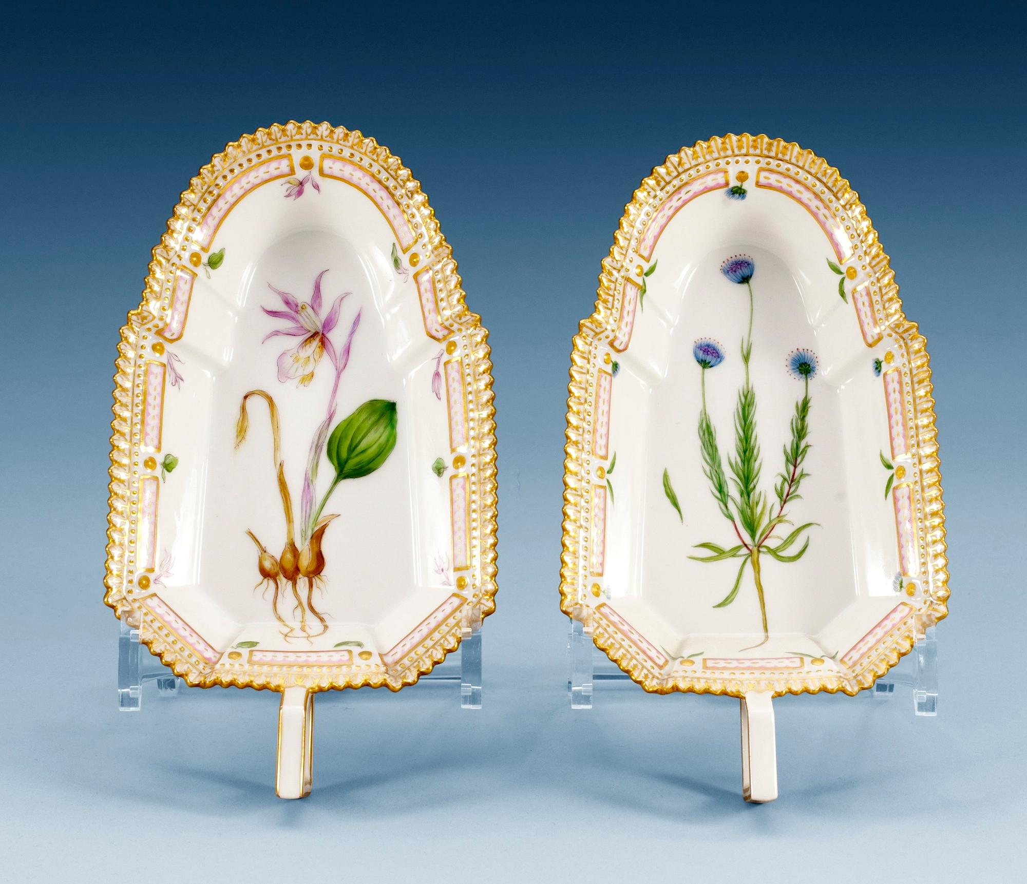 A pair of Royal Copenhagen ´Flora Danica´porcelain sauceboats, Denmark 1950´s-60´s, model 3544. (2).