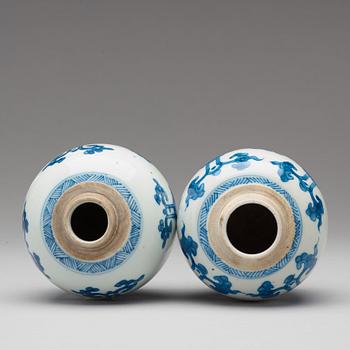 Two blue and white tea caddies, Qing dynasty, Kangxi (1662-1722).