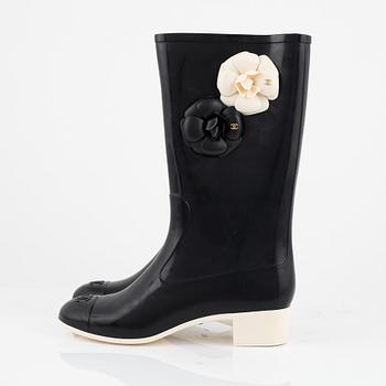 Chanel, a pair of wellingtons, size 41.