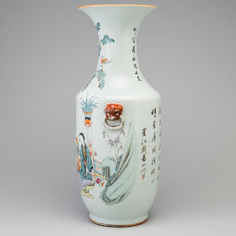 A large Chinese famille rose vase, early 20th century.