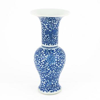 Vas, porslin. Kina, Qingdynastin, omkring 1900.