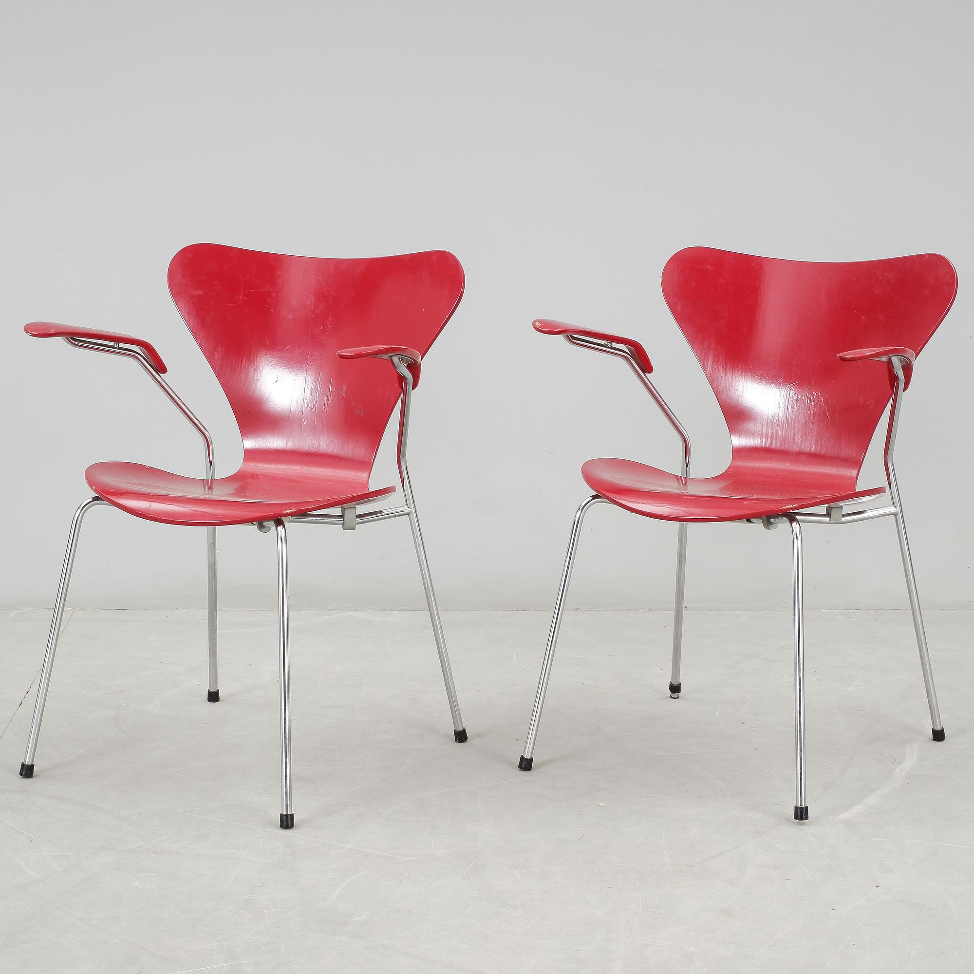 KARMSTOLAR, ett par, "Sjuan", Arne Jacobsen, 1900-tal.