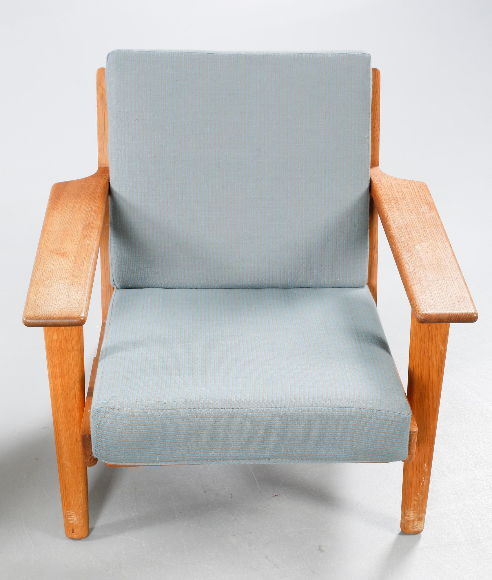 A pair of chairs, model GE 290, designed by Hans J. Wegner 1953, made in the second half of the 20th century.