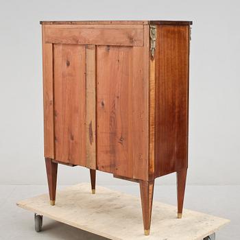 SKÅP, sengustaviansk stil, tidigt 1900-tal.