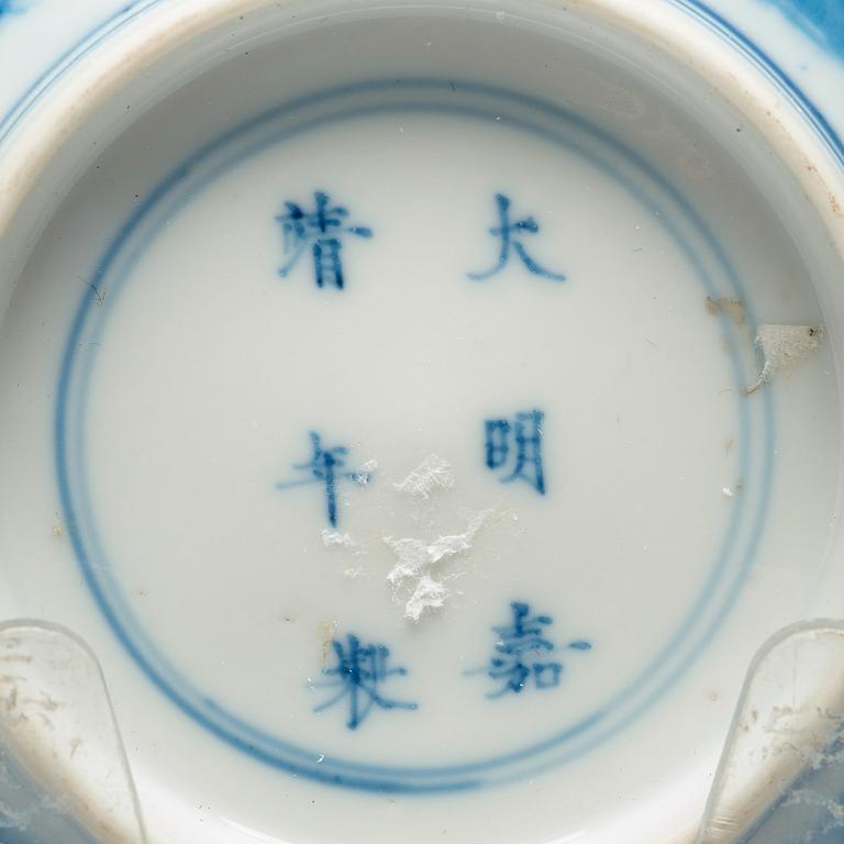 SKÅLAR, ett par, porslin. Qingdynastin, Kangxi (1662-1722).