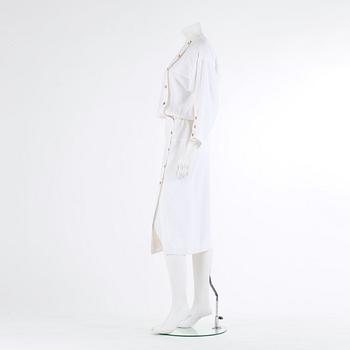 CHANEL, a white linen dress, french size 38.