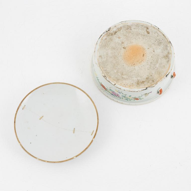 Karott med lock, porslin, Kina, 1800-tal.