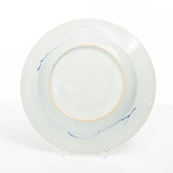 A set of five blue and white dinner plates, Qing dynasty, Qianlong (1736-95).