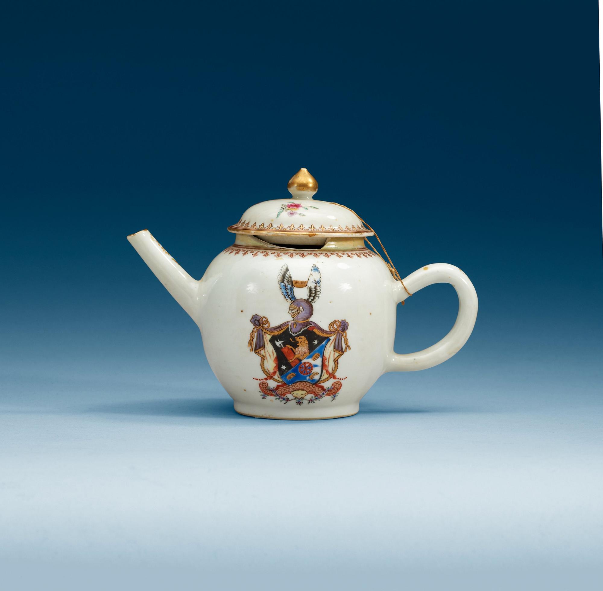 An Armorial famille rose teapot with cover, Qing dynasty, Qianlong (1736-95).