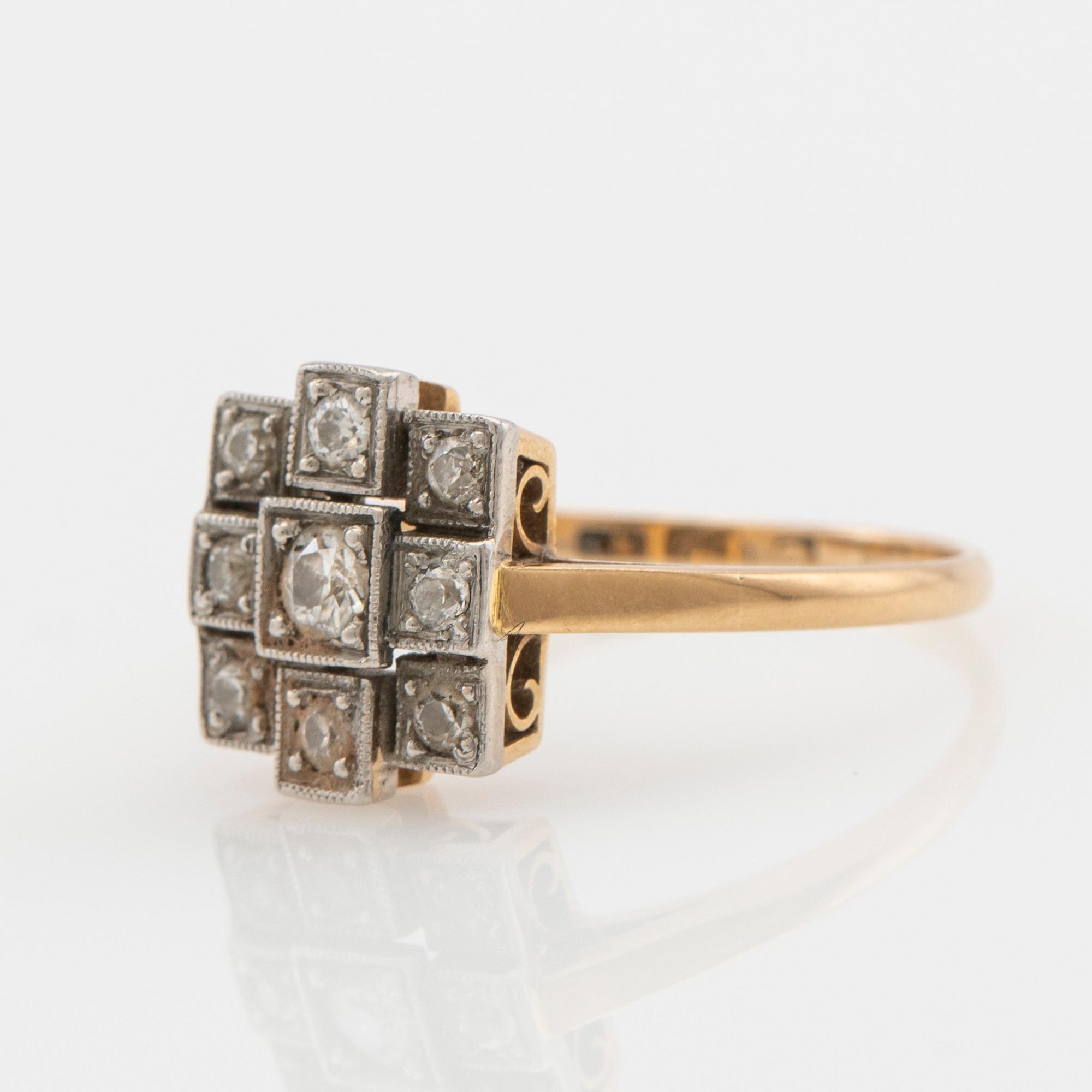 Ring, 18K guld med briljantslipade diamanter.