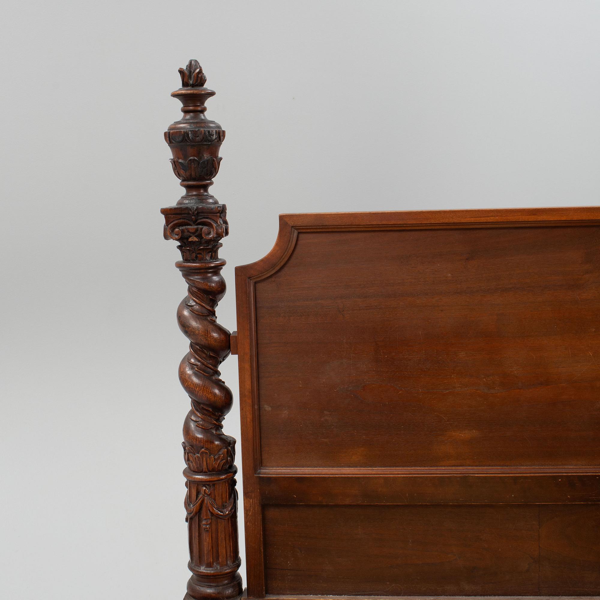 Säng, barockstil, tidigt 1900-tal.