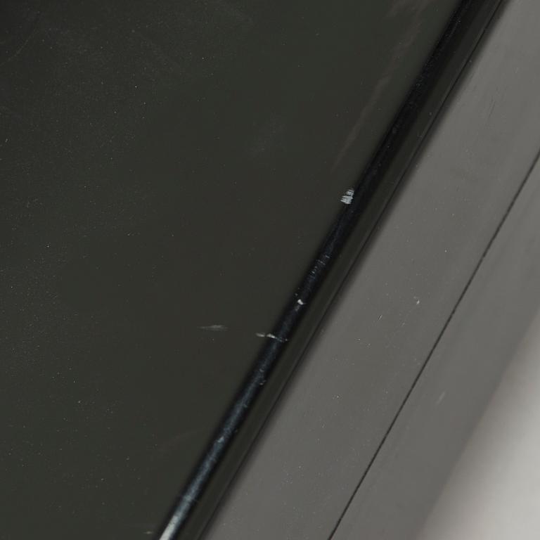 Eero Aarnio, Bord "Copacabana" för Adelta. Formgiven 1991.